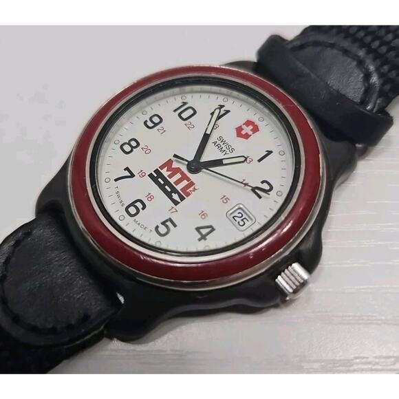 Swiss Army Watch Mens W/ MTL Logo and OEM Strap Needs Battery W94 main image 8